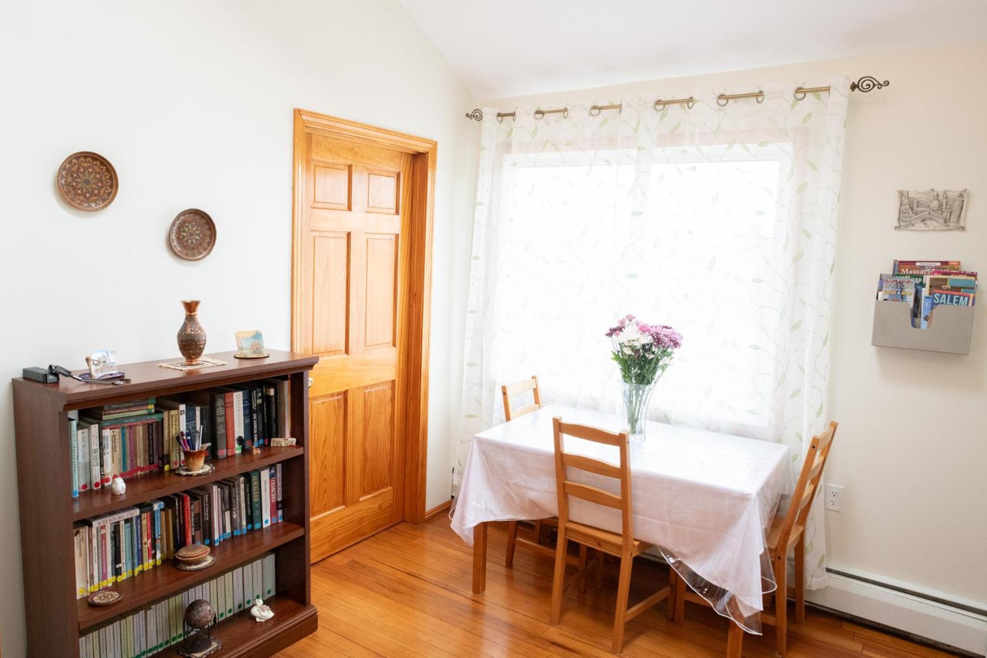 Beautiful Apartment-5 Beds-Full Kitchen-Parking-Super Clean! 波士顿 外观 照片